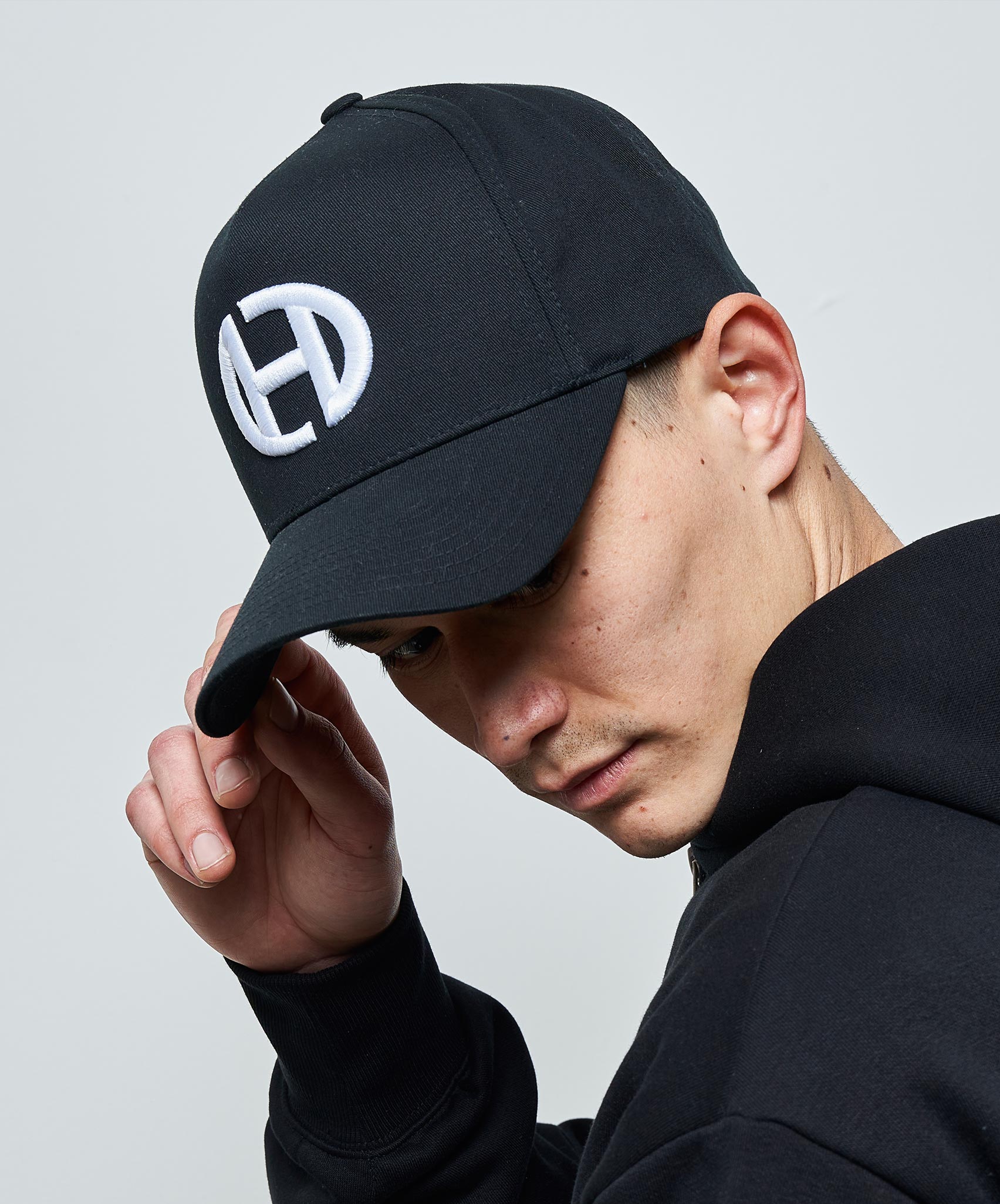 OVAL EMBROIDERED 3D TRUCKER CAP - BLACK