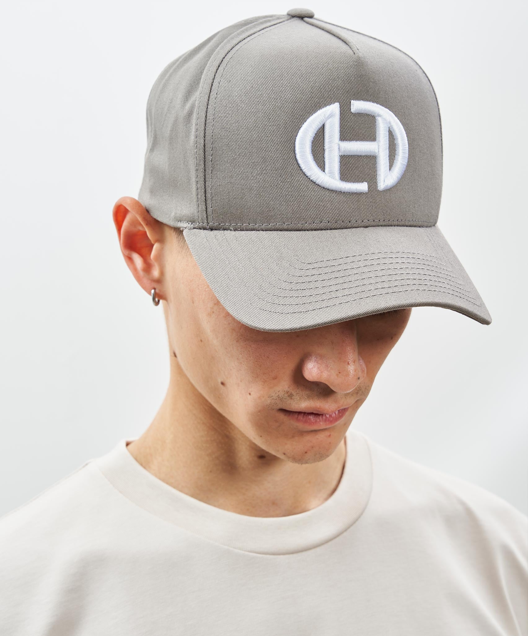 OVAL EMBROIDERED 3D TRUCKER CAP - GREY