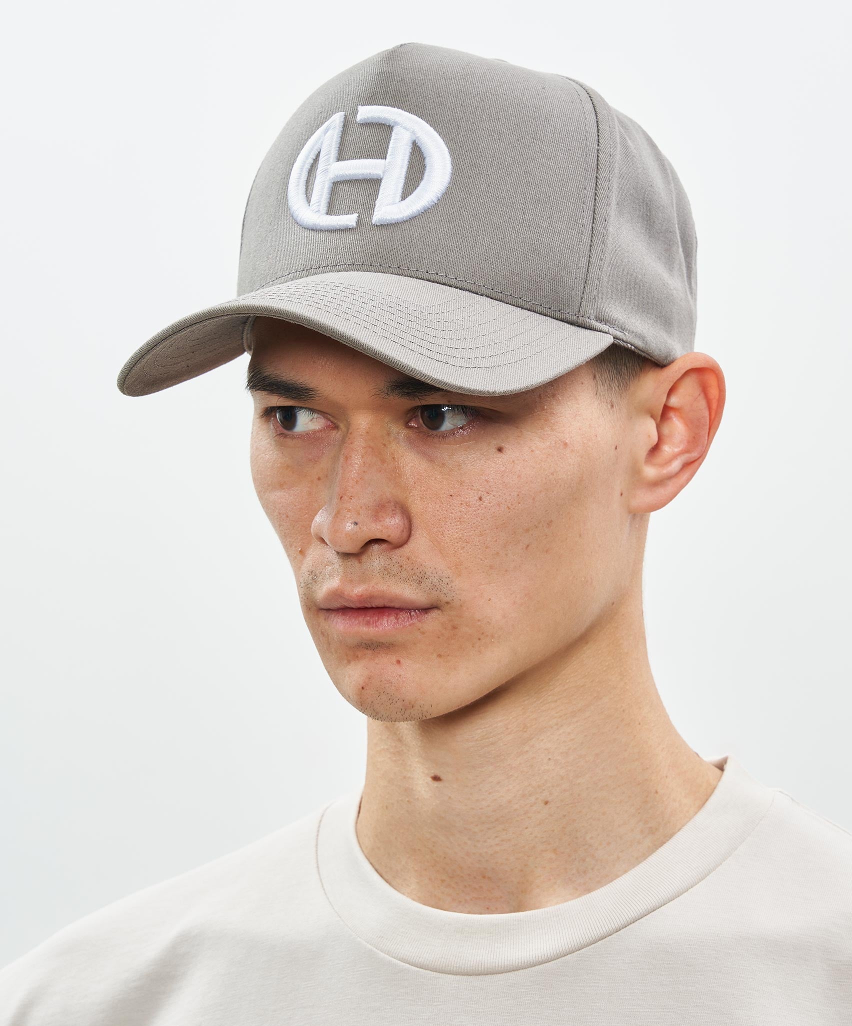 OVAL EMBROIDERED 3D TRUCKER CAP - GREY