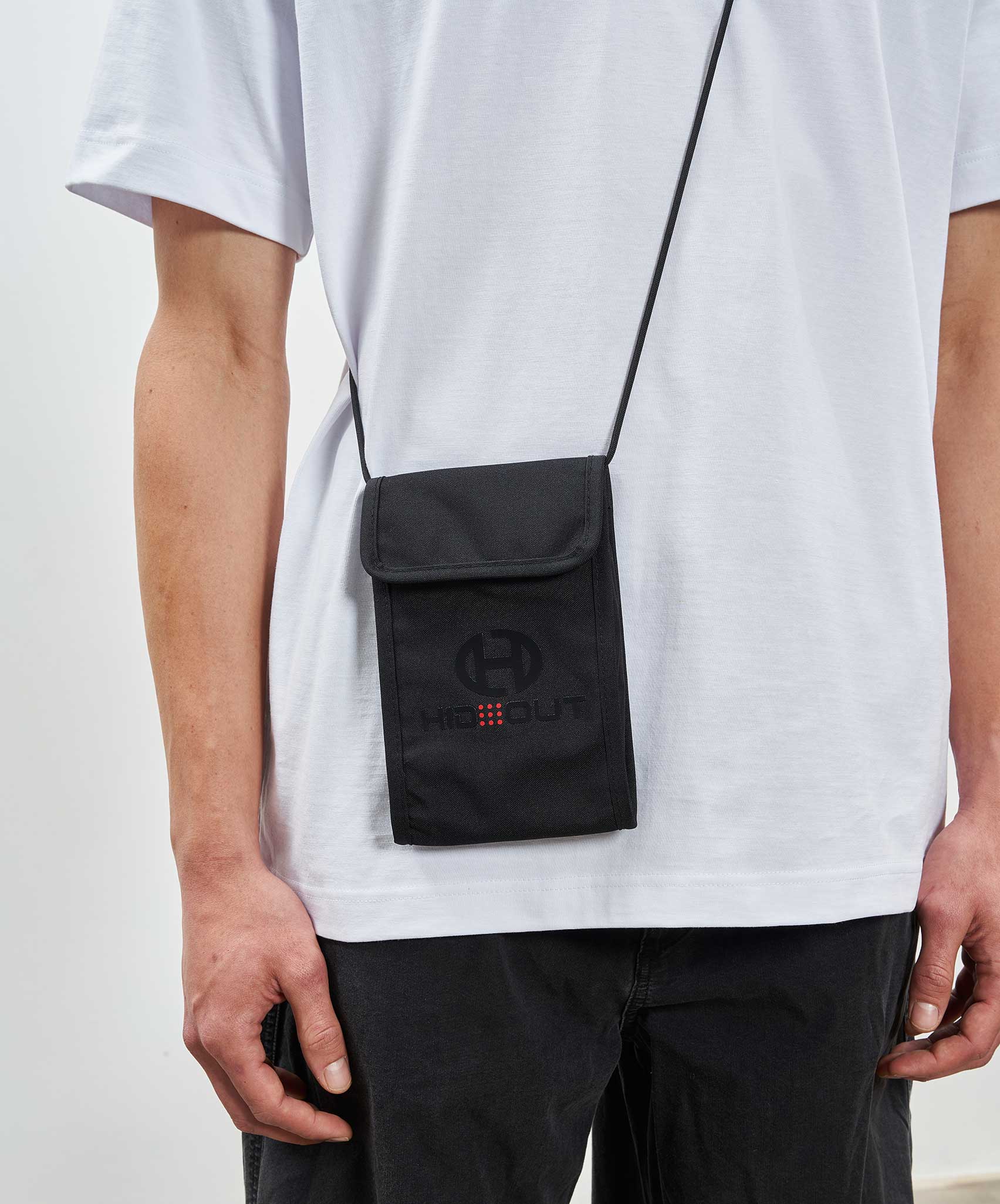 PHONE POUCH - BLACK / BLACK