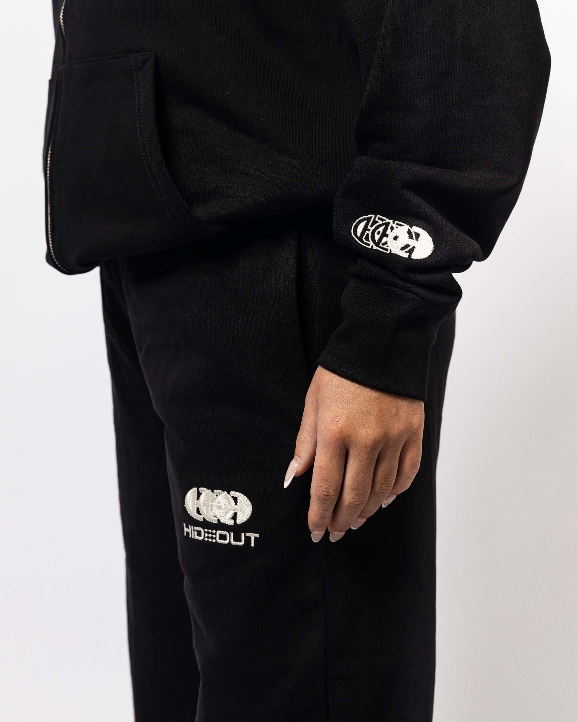 REVOLUTION ZIP HOODIE -BLACK SS26