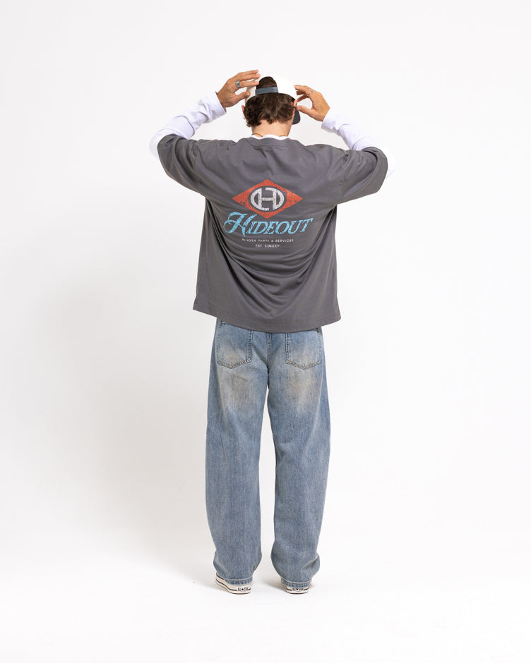 SERVICES T-SHIRT -GRAPHITE/RED